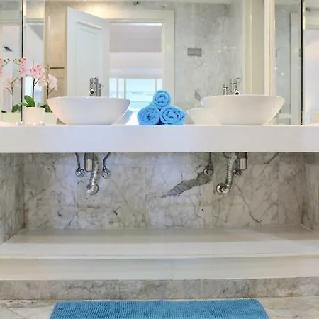 Puerto Banus 2 Bedrooms Oceanfront C * Marbella